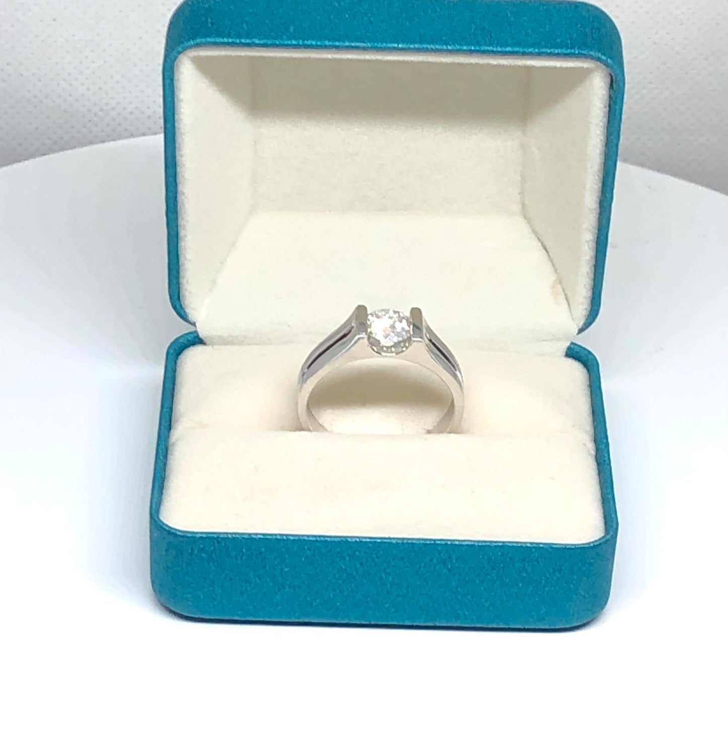 18K White Gold 1Ct Round Moissanite Solitaire Mens Ring